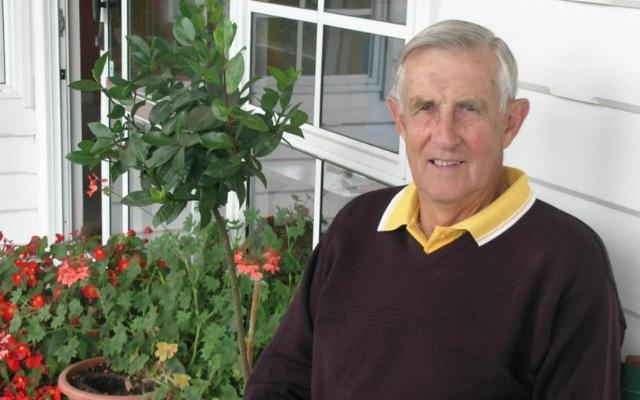 Former New Zealand legspinner Jack Alabaster dies at 93