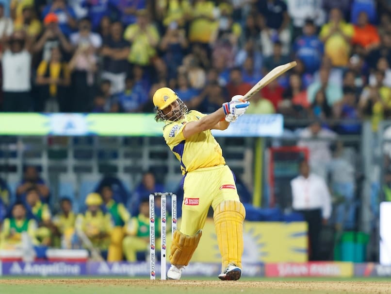 Dhoni goes 6, 6, 6 to polish off CSK's innings in style