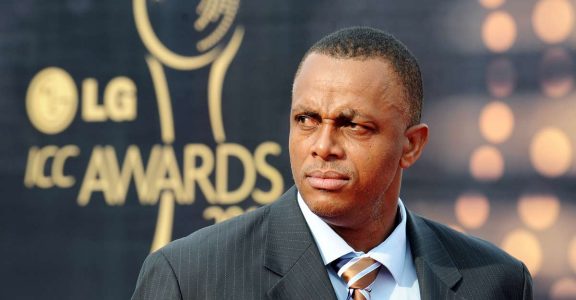 Courtney Walsh named consultant for Zimbabwe women