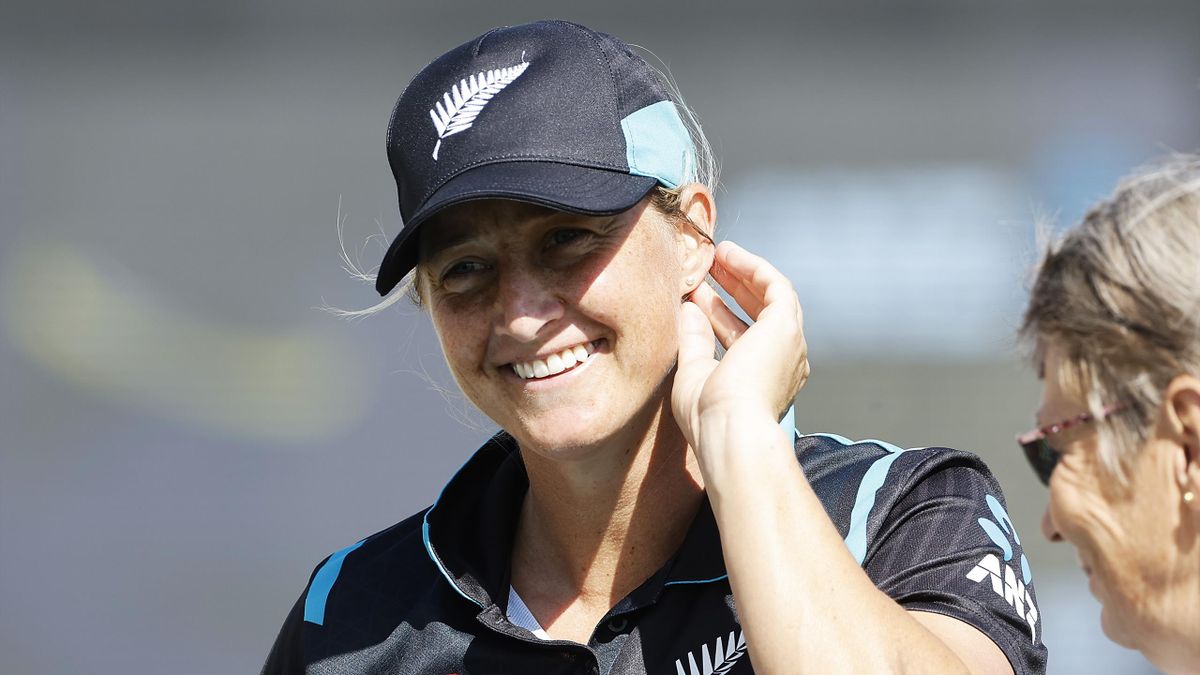 Devine's all-round performance help New Zealand level series