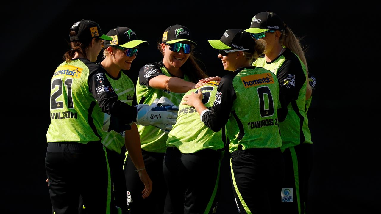 Knight, Bates shine to keep Sydney Thunder on top of the table