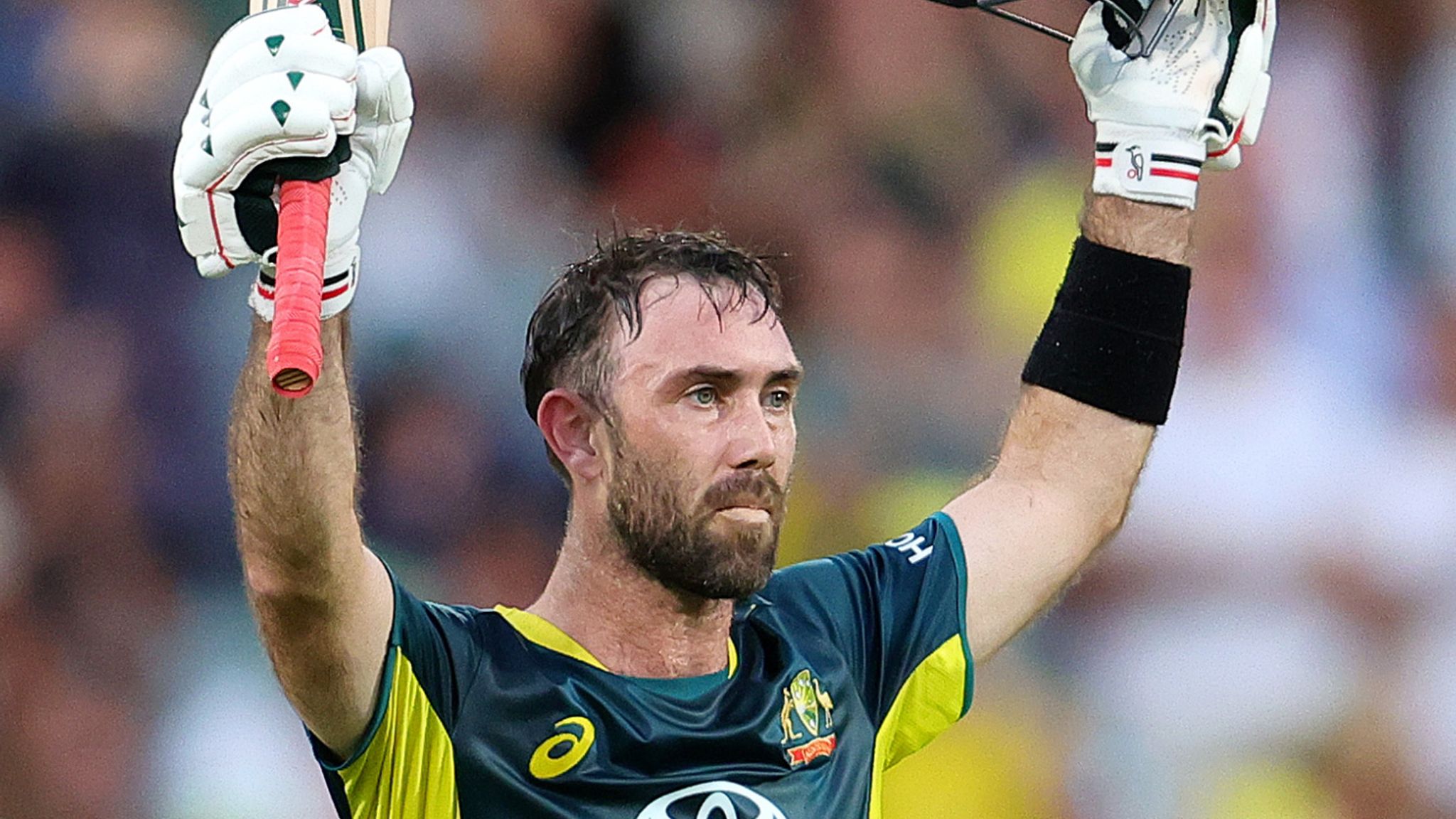 Maxwell, pacers shines as Australia go 1-0 up