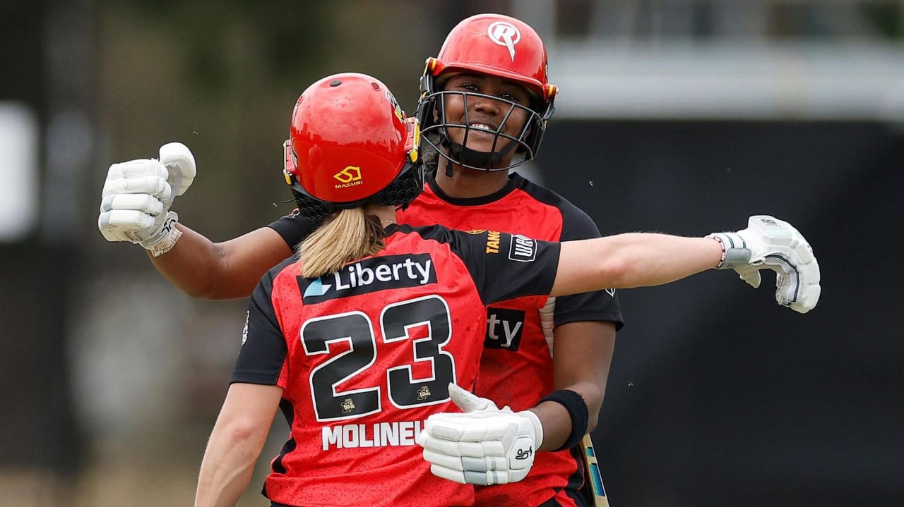 Matthews and Molineux took Renegades to the top of the points table in BBL Womens