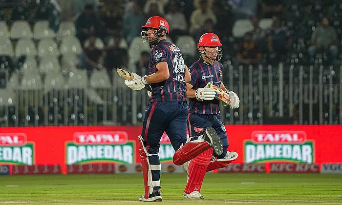 Karachi Kings Reach Playoffs Thanks to Warner, Vince Heroics