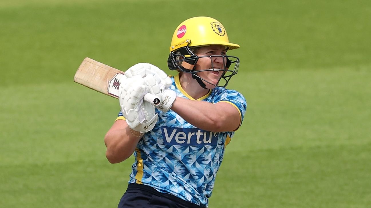 Somerset Struggle Against Laura Harris' 77 Off 34 Balls