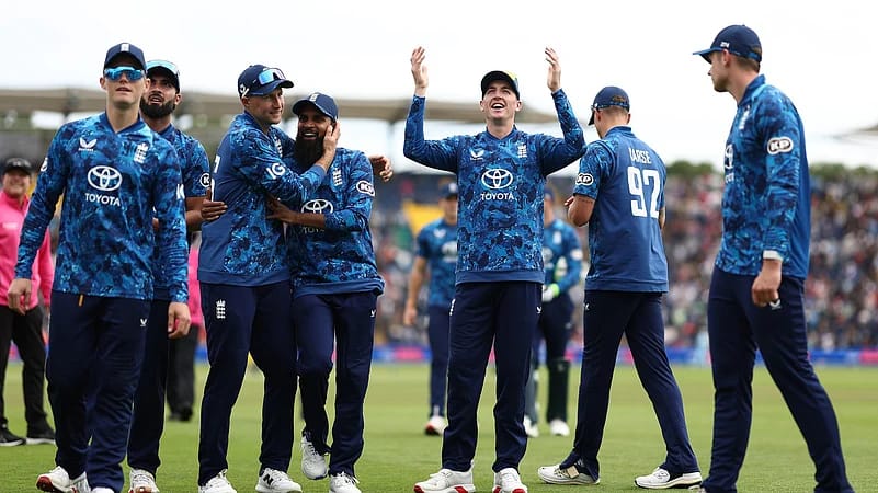 England's Dominance Continues: Duckett and Smith Star in West Indies Sweep