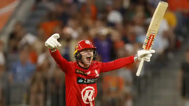 Peake's last-ball six takes Renegades home in thriller