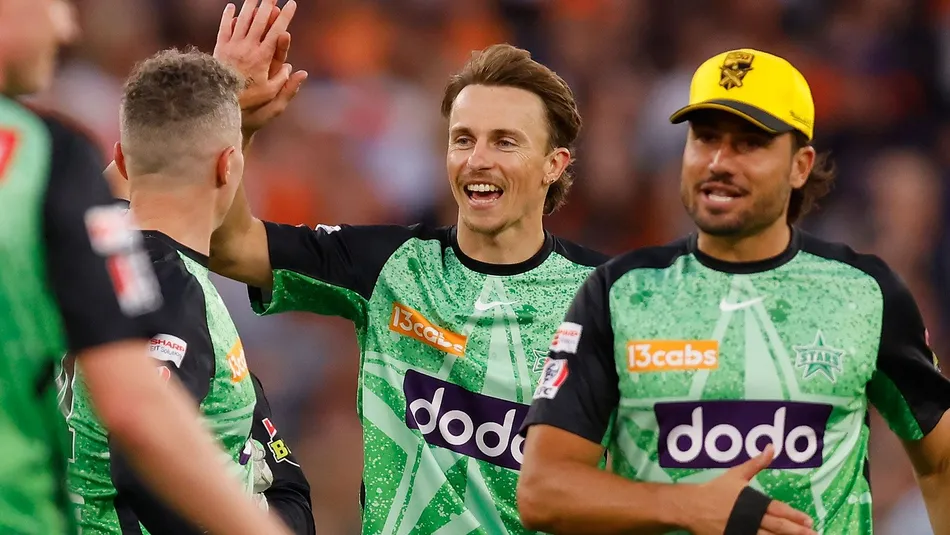 Tom Curran bowls Melbourne Stars into the playoffs