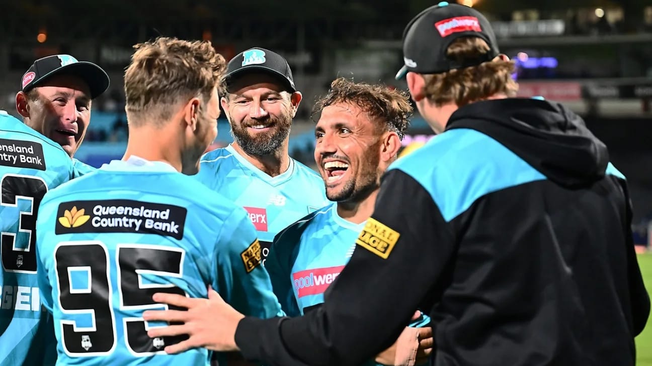 Zaman Khan's Masterful Final Over Hands Brisbane Heat Dramatic Victory