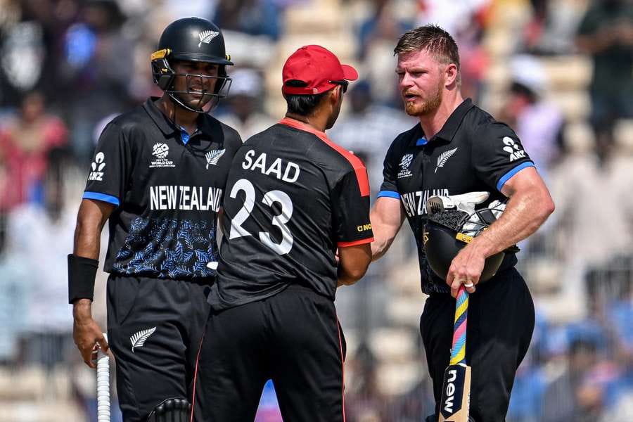 New Zealand Cruises into Super Eights on Back of Phillips-Ravindra Show