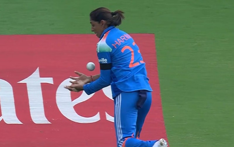 Harmanpreet Kaur stays off the field after picking up knee injury