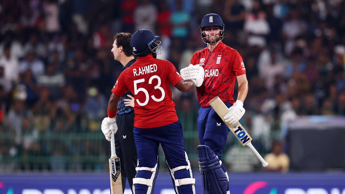 New Zealand Fails to Capitalize on Early Momentum as England Holds On