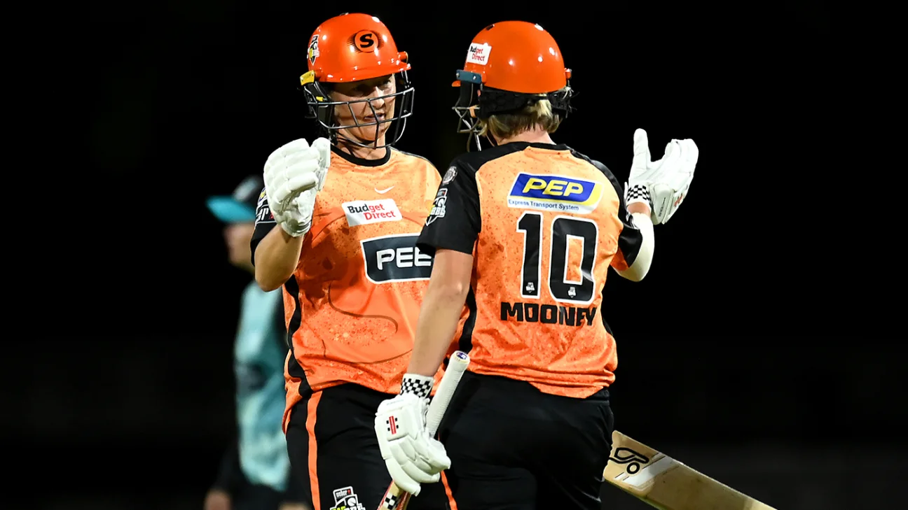 Devine, Mooney hit jackpot in inaugural Women's Hundred auction