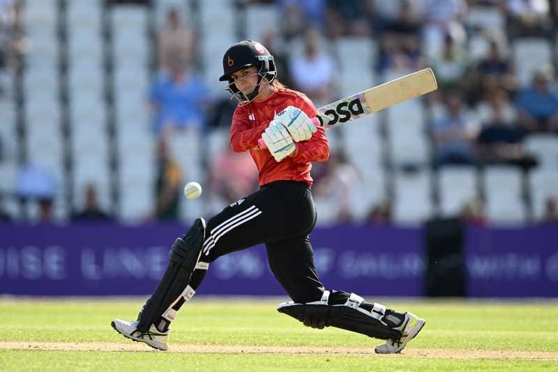 Blaze end campaign on a high as Knott hits 84* in low-scorer
