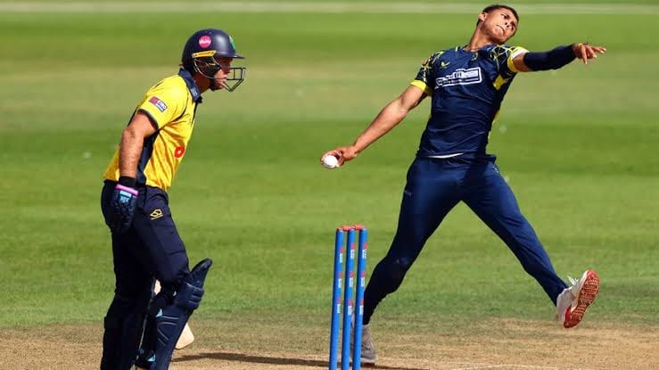 Lumsden and Abbott run riot as Hampshire beat Glamorgan