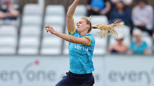 Alexa Stonehouse makes permanent move to Warwickshire